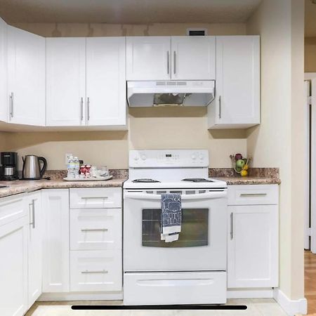 Downtown River Valley Bachelor Suite Condo, Non Smoking, 12 Inches Queen Bed, Beautiful Minimalist, Very Convenient Every Where Edmonton Exterior foto