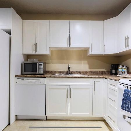 Downtown River Valley Bachelor Suite Condo, Non Smoking, 12 Inches Queen Bed, Beautiful Minimalist, Very Convenient Every Where Edmonton Exterior foto